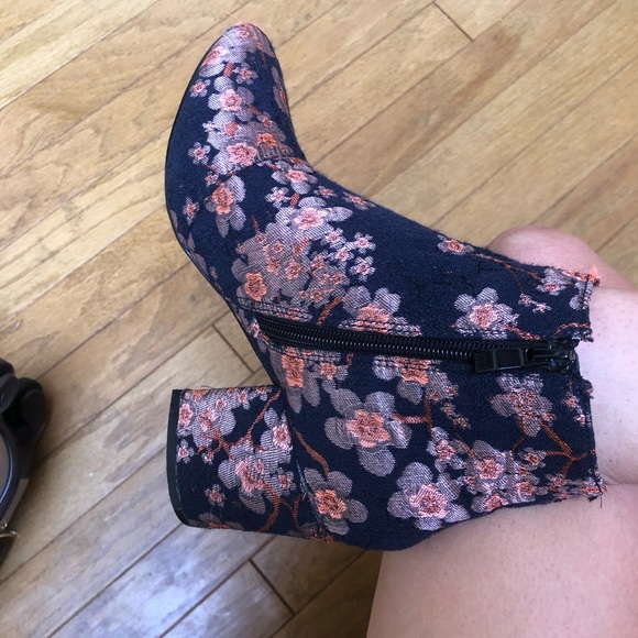 Floral booties - Picture 2 of 8